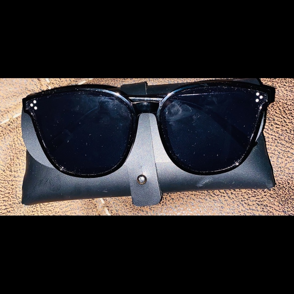 Tinted lens Oversized Lightweight4Superior Comfort frame Leather case.